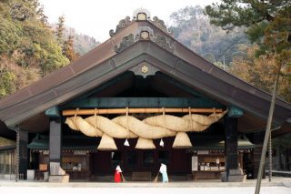 出雲大社とか伊勢神宮が島根やら三重やらにある理由ってなんでなん？