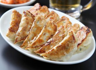 3大意味分からんやつ「餃子をおかずに飯食うやつ」「刺し身をおかずに飯食うやつ」