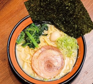 家系ラーメンでライス12杯お代わりしたら怒られた